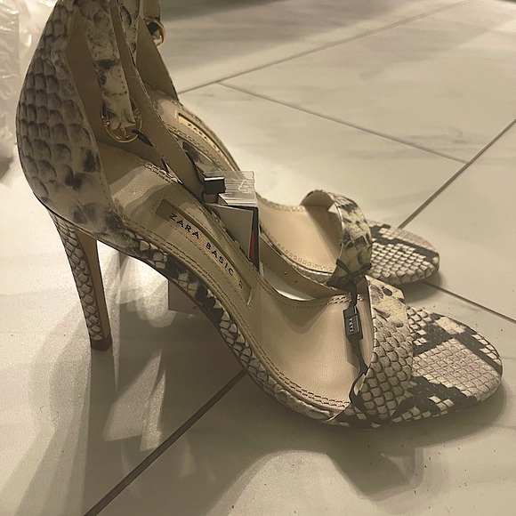 Double strap python animal print leather sandals - Picture 2 of 4